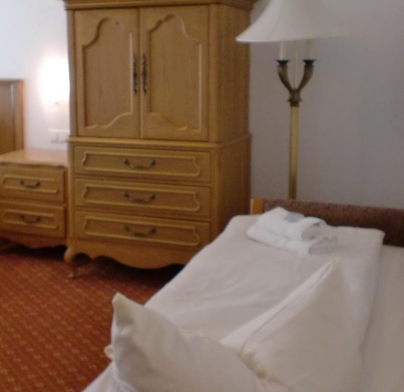 Hotel & Gaestehaus Krone Geiselwind Habitación foto